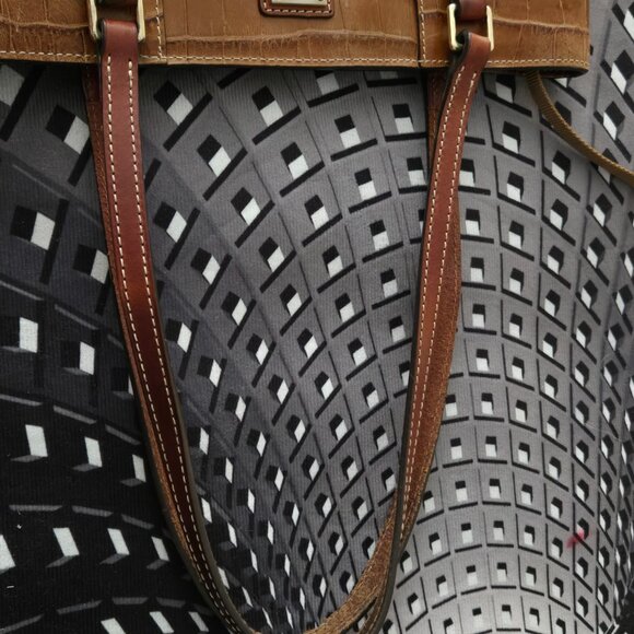 Dooney Bourke Brown Autumn  Pocketbook Very Good Condition - Picture 9 of 9